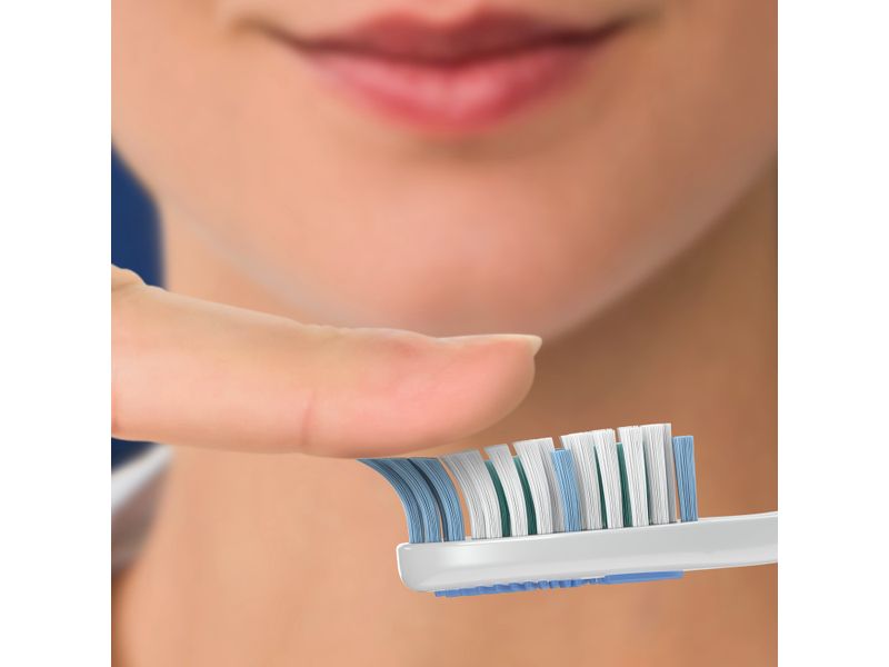 Cepillos-Dentales-Oral-B-Clean-Complete-Suave-3-Unidades-7-6047