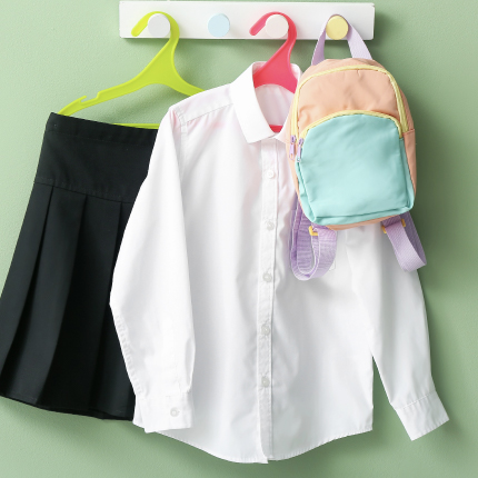 Uniformes escolares cómodos y resistentes para niños y jóvenes