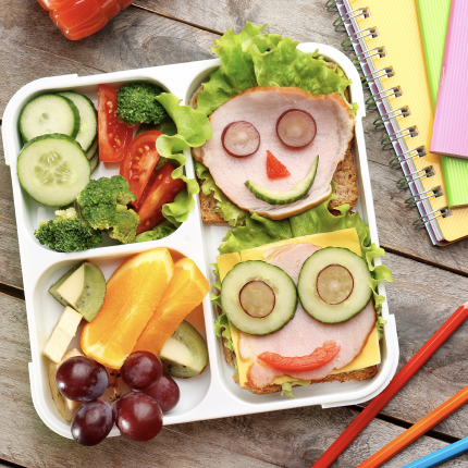 Opciones de merienda escolar fáciles y nutritivas para niños